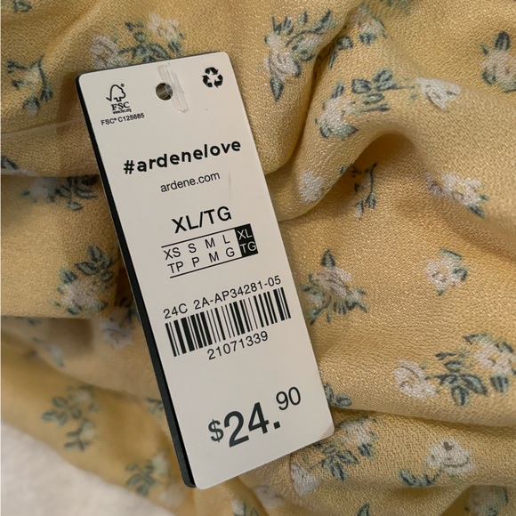 3/$22. NWT. Ardene Yellow Floral skirt. Size XL - Picture 4 of 4
